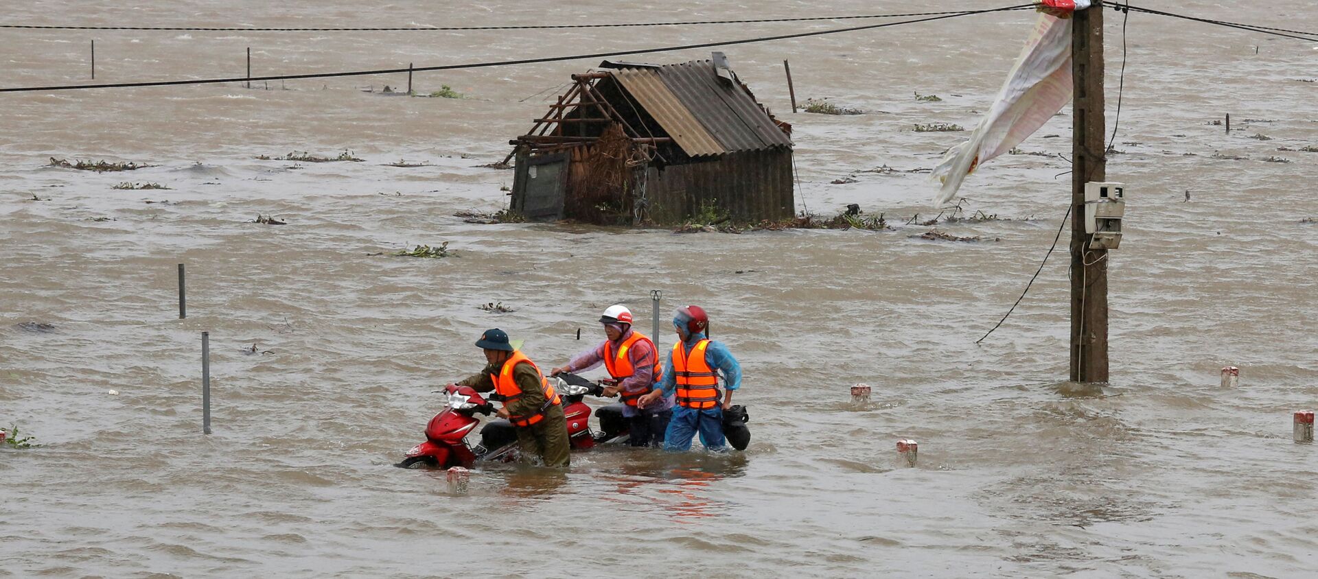 Ngập lụt do bão “Doksuri” ở tỉnh Hà Tĩnh.  - Sputnik Việt Nam, 1920, 08.09.2021