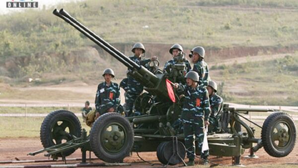 Pháo phòng không 37mm 2 nòng trong diễn tập bắn đạn thật. - Sputnik Việt Nam