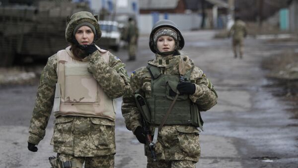 Украинские женщины-военнослужащие в окрестностях Дебальцево - Sputnik Việt Nam