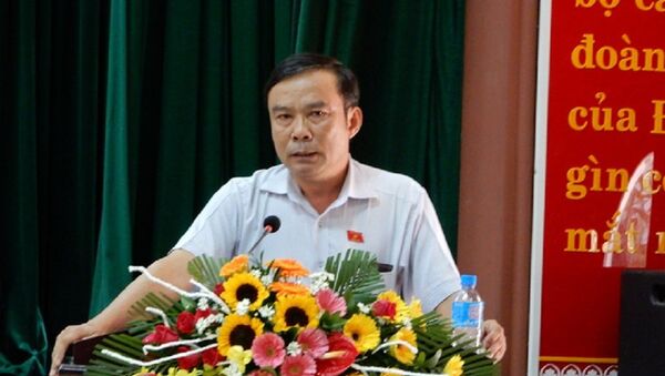 Ông Nguyễn Bá Sơn – Phó Trưởng đoàn chuyên trách Đoàn đại biểu Quốc hội TP Đà Nẵng trả lời ý kiến của các cử tri - Sputnik Việt Nam