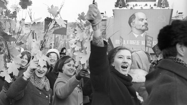 Lễ hội trên Quảng trường Đỏ kỷ niệm 52 năm Cách mạng XHCN Tháng Mười Vĩ đại, năm 1969 - Sputnik Việt Nam