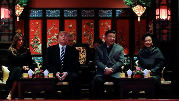 Tổng thống Hoa Kỳ Donald Trump và Chủ tịch Trung Quốc Tập Cận Bình cùng hai Phu nhân trong buổi chiêu đãi opera tại Tử Cấm Thành ở Bắc Kinh - Sputnik Việt Nam