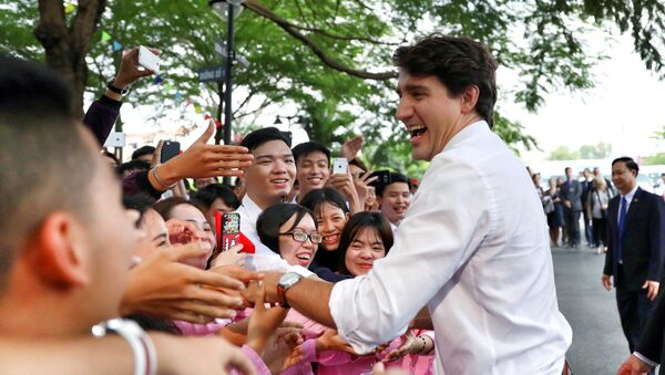 Thủ tướng Canada Justin Trudeau trong chuyến thăm Đại học Tôn Đức Thắng tại Việt Nam - Sputnik Việt Nam