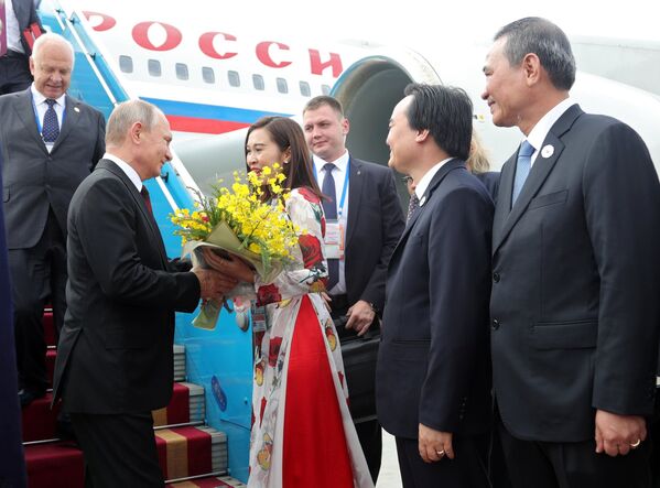 Tổng thống Nga Vladimir Putin đến Việt Nam tham dự hội nghị thượng đỉnh APEC - Sputnik Việt Nam