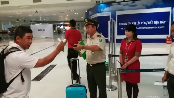 Nhân viên Vietjet Air thẳng tay xé vé máy bay của hành khách - Sputnik Việt Nam