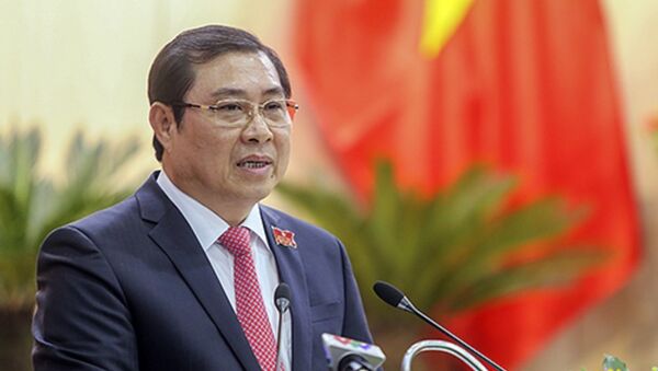 Chủ tịch UBND TP Đà Nẵng Huỳnh Đức Thơ giải trình tại kỳ họp sáng 7/12. - Sputnik Việt Nam