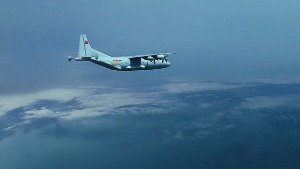 Máy bay vận tải quân sự Y-9 của Trung Quốc diễn tập thả hàng ở Biển Đông đầu tháng 12 - Sputnik Việt Nam