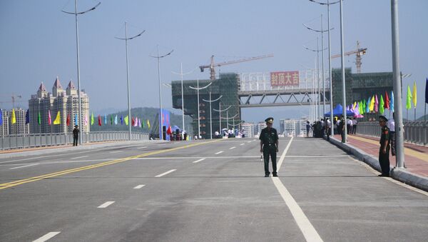 Cầu Bắc Luân 2 nhìn từ phía Việt Nam sang Trung Quốc - Sputnik Việt Nam