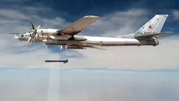 máy bay ném bom chiến lược Nga mang tên lửa Tu-95MS - Sputnik Việt Nam