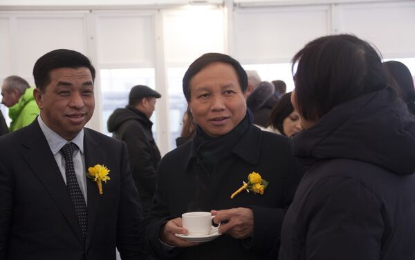 Đại sứ Việt Nam tại Liên bang Nga Ngô Đức Mạnh tại lễ khai trương tổ hợp chăn nuôi bò sữa do TH True Milk xây dựng ở quận Volokolamsky, Moskva. - Sputnik Việt Nam