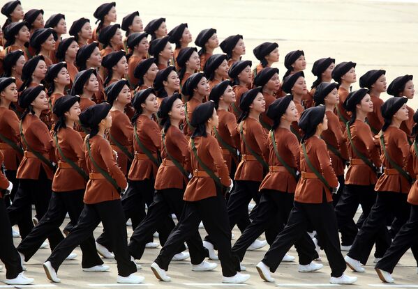 Nữ quân nhân quân đội Việt Nam trong cuộc diễu hành tại Hà Nội - Sputnik Việt Nam