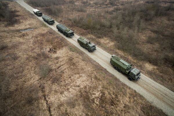 Hệ thống tên lửa hành trình chiến thuật (OTRK) Iskander-M trong cuộc luyện tập tấn công tên lửa ở khu vực Krasnodar - Sputnik Việt Nam
