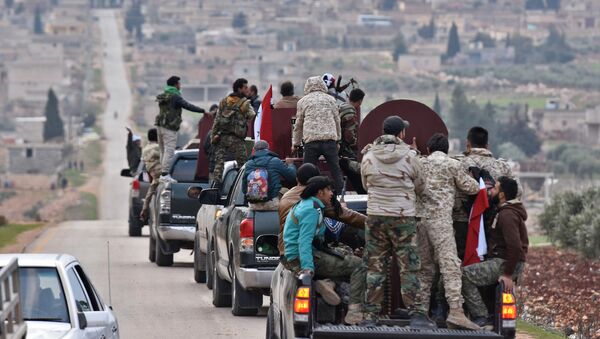A picture taken on February 20, 2018 shows a convoy of pro-Syrian government fighters arriving in Syria's northern region of Afrin - Sputnik Việt Nam