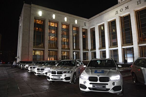 Ô tô thương hiệu BMW Đức tặng cho các VĐV Nga đoạt huy chương Thế vận hội Olympic Mùa Đông XXIII ở Pyeongchang - Sputnik Việt Nam