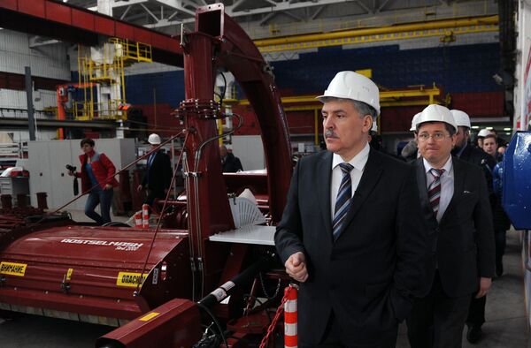 Ông Pavel Grudinin trong chuyến công tác đến Rostov-na-Donu - Sputnik Việt Nam