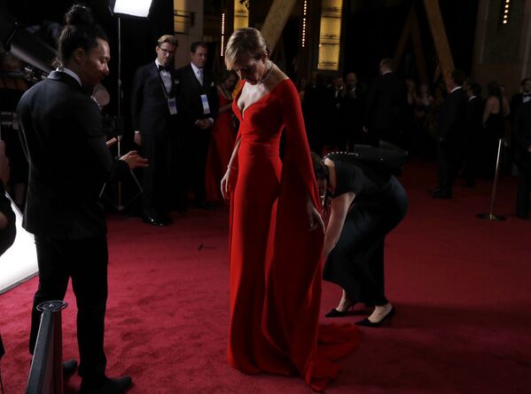 Nữ diễn viên Allison Janney trên thảm đỏ của lễ trao giải Oscar-2018 - Sputnik Việt Nam
