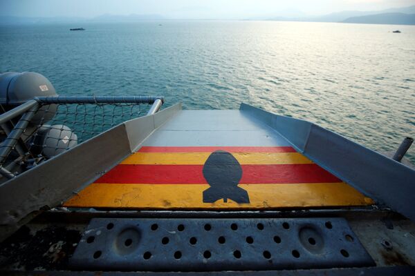 Trên boong tàu sân bay của Hải quân Hoa Kỳ Carl Vinson tại cảng Đà Nẵng, Việt Nam - Sputnik Việt Nam