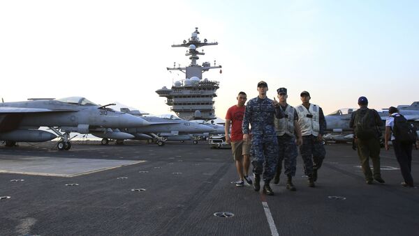 Các sĩ quan Mỹ trên tàu sân bay Hải quân Hoa Kỳ Carl Vinson tại cảng Đà Nẵng, Việt Nam - Sputnik Việt Nam