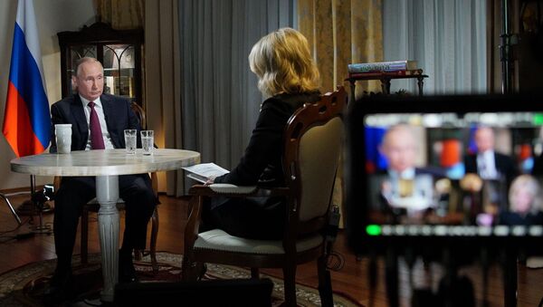 Tổng thống Nga Vladimir Putin trả lời phỏng vấn của nữ báo NBC - Sputnik Việt Nam