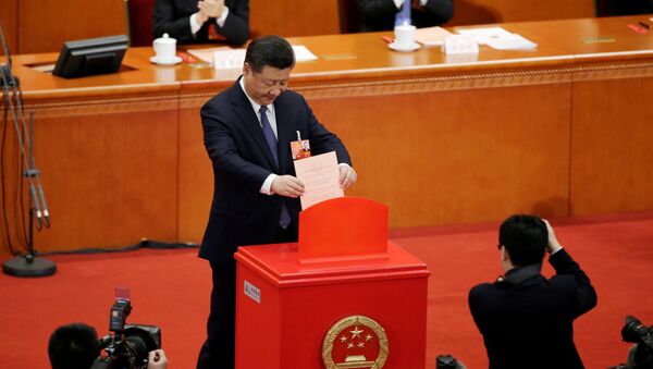 Chinese President Xi Jinping drops his ballot, during a vote on a constitutional amendment lifting presidential term limits, at the third plenary session of the National People's Congress (NPC) at the Great Hall of the People in Beijing, China March 11, 2018 - Sputnik Việt Nam