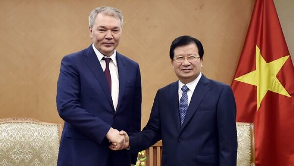 Phó Thủ tướng Trịnh Đình Dũng và ông Leonid Ivanovich Kalashnikov - Sputnik Việt Nam