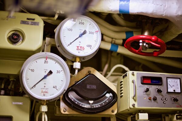 Đồng hồ đo độ sâu của tàu ngầm diesel-điện Dự án 636.3 Novorossiysk - Sputnik Việt Nam