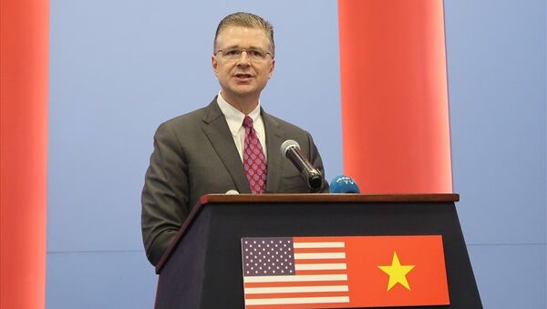 Đại sứ Daniel Kritenbrink tại buổi họp báo ngày 26.3 - Sputnik Việt Nam