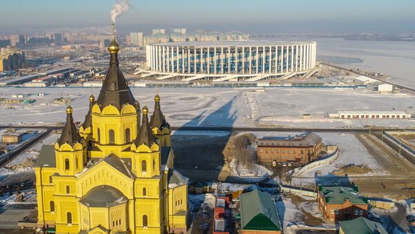 Phong cảnh Nhà thờ Alexander-Nevsky Novoyarmarichny và sân vận động Nizhny Novgorod - Sputnik Việt Nam