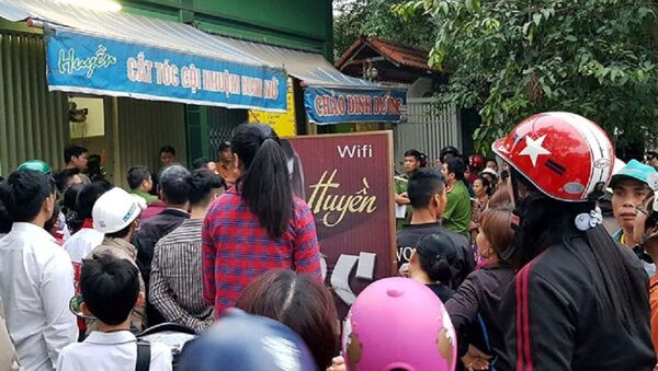 Hiện trường vụ việc chồng giết vợ rồi tự sát trong tiệm cắt tóc - Sputnik Việt Nam