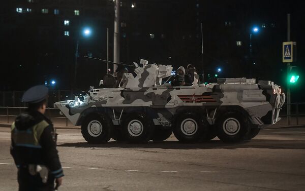Tập kết về Matxcơva các thiết bị quân sự sắp tham gia diễu binh Chiến thắng trên Quảng trường Đỏ - Sputnik Việt Nam