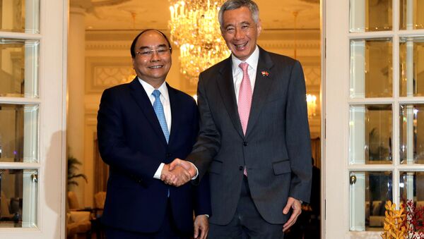 Thủ tướng Chính phủ Nguyễn Xuân Phúc và Thủ tướng Singapore Lý Hiển Long - Sputnik Việt Nam