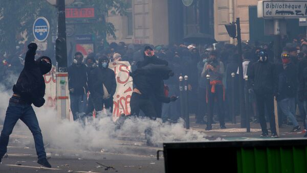 Bạo loạn trong cuộc biểu tình ngày 1 tháng 5 tại Paris - Sputnik Việt Nam