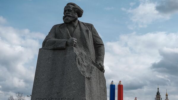 Памятник Карлу Марксу на Театральной площади в Москве - Sputnik Việt Nam