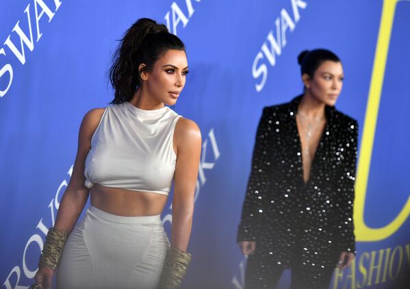 Ngôi sao truyền hình Kim Kardashian tại lễ trao giải thưởng CFDA Fashion 2018 ở New York - Sputnik Việt Nam