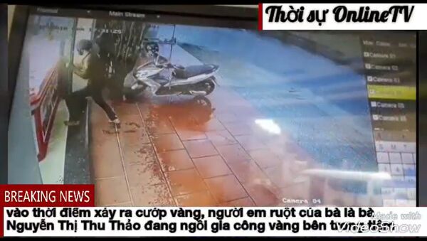 Nam thanh niên dùng búa xông vào tiệm vàng cướp hàng chục sợi vàng - Sputnik Việt Nam