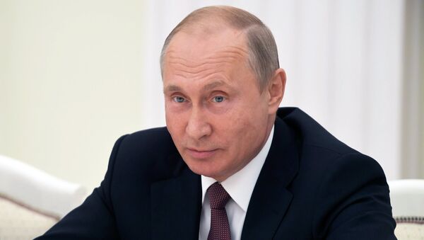 Tổng thống Nga Vladimir Putin khi gặp cố vấn an ninh quốc gia Mỹ John Bolton - Sputnik Việt Nam