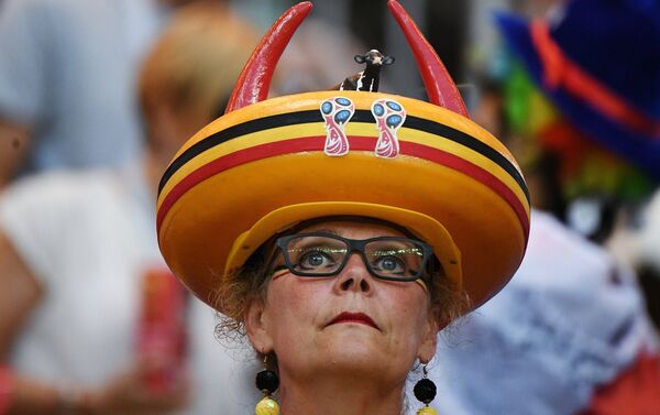 Fan bóng đá trước trận đấu World Cup giữa đội tuyển Bỉ và Nhật Bản - Sputnik Việt Nam