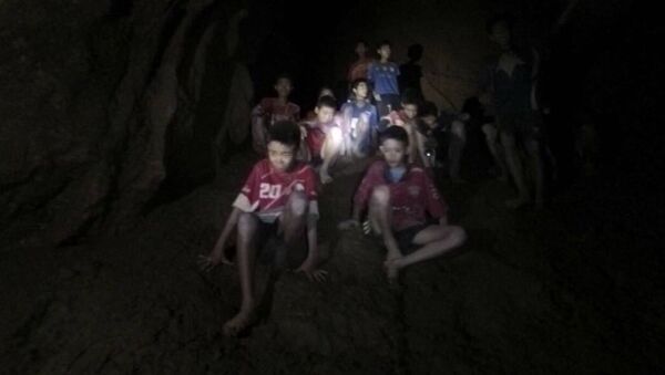 Thái Lan tìm thấy đội bóng thiếu niên mất tích 9 ngày trong hang động - Sputnik Việt Nam