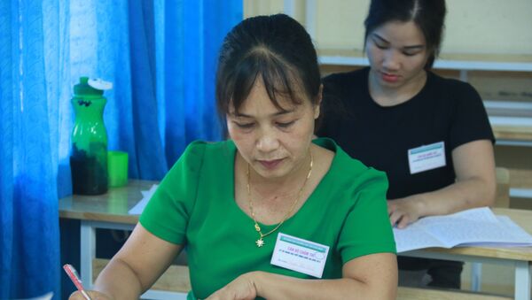 Cán bộ chấm thi THPT quốc gia tại Hòa Bình - Sputnik Việt Nam