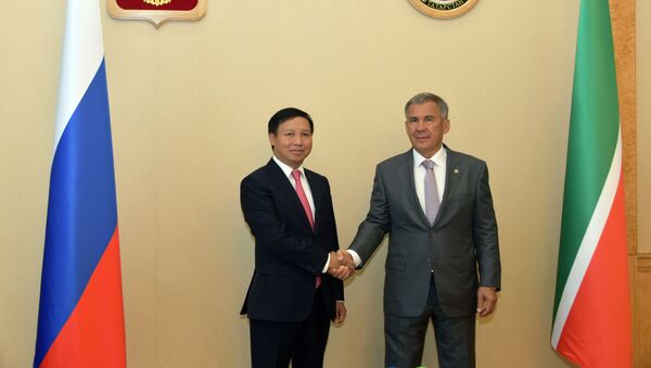 Ông Minnikhanov hôm thứ Tư đã gặp Đại sứ nước Cộng hoà xã hội chủ nghĩa Việt Nam tại Liên bang Nga Ngô Đức Mạnh - Sputnik Việt Nam