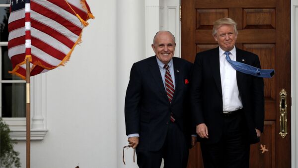 Tổng thống Mỹ Donald Trump với luật sư của mình Rudolph Giuliani - Sputnik Việt Nam