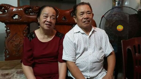 Vợ chồng ông Mỹ đau xót khi nghe tin dữ ập tới với gia đình. - Sputnik Việt Nam