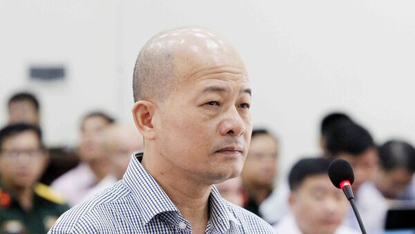 Bị cáo Đinh Ngọc Hệ, nguyên Phó Tổng giám đốc Tổng Công ty Thái Sơn (Bộ Quốc phòng) tại phần kiểm tra căn cước trước Tòa - Sputnik Việt Nam