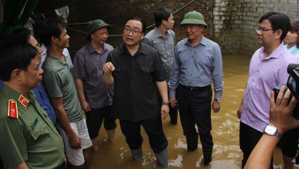 Bí thư Thành ủy Hà Nội Hoàng Trung Hải kiểm tra công tác phòng chống mưa lũ tại huyện Chương Mỹ. - Sputnik Việt Nam