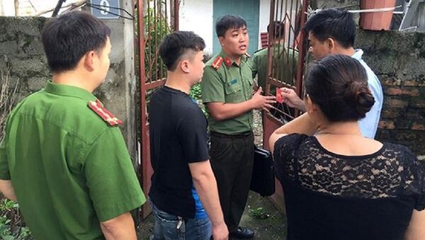 Khám nhà Phó Hiệu trưởng trong vụ gian lận điểm thi ở Hoà Bình - Sputnik Việt Nam
