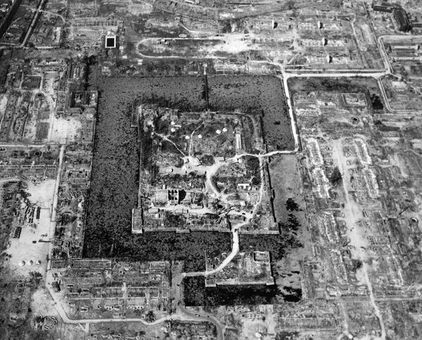 Quang cảnh Hiroshima nhìn từ trên không sau khi Mỹ thả bom nguyên tử vào thành phố, tháng 8 năm 1945 - Sputnik Việt Nam