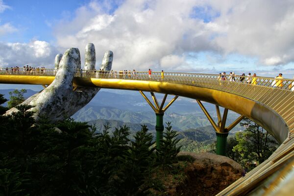 Cầu Vàng 150m tại Ba Na Hills, Việt Nam - Sputnik Việt Nam