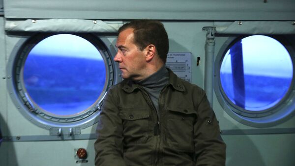 Thủ tướng Nga Dmitry Medvedev trong chuyến thăm đảo Uturup - Sputnik Việt Nam