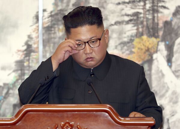 Chủ tịch Bắc Triều Tiên Kim Jong-un ký thỏa thuận chung với Tổng thống Hàn Quốc Moon Jae-in tại Bình Nhưỡng - Sputnik Việt Nam