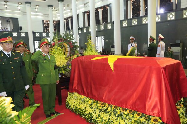 Đoàn Bộ Tư lệnh Cảnh sát cơ động (Bộ Công an) viếng Chủ tịch nước Trần Đại Quang - Sputnik Việt Nam